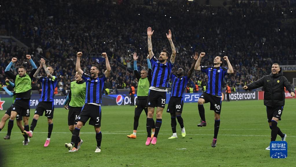 孔德斩获巴萨生涯欧冠首球，并上演职业生涯首次梅开二度（孔德完成巴萨欧冠处子破门，职业生涯首次梅开二度）