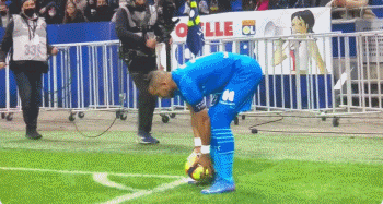 欧冠战报：孔德双响，克瑙夫破门，巴塞罗那2-1法兰克福