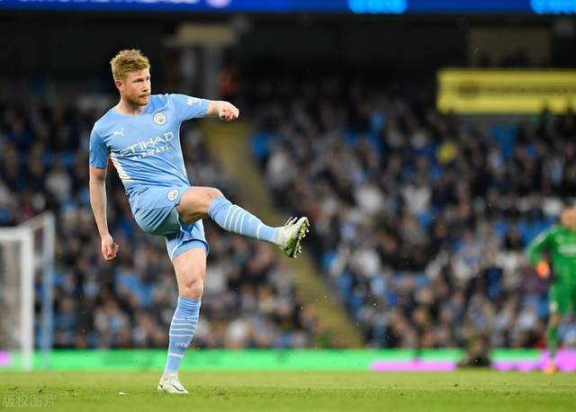 英超半场：沃尔特马德挑射破门，纽卡暂3-0埃弗顿（英超半场战报：沃尔特马德挑射建功，纽卡暂以3-0领先埃弗顿）