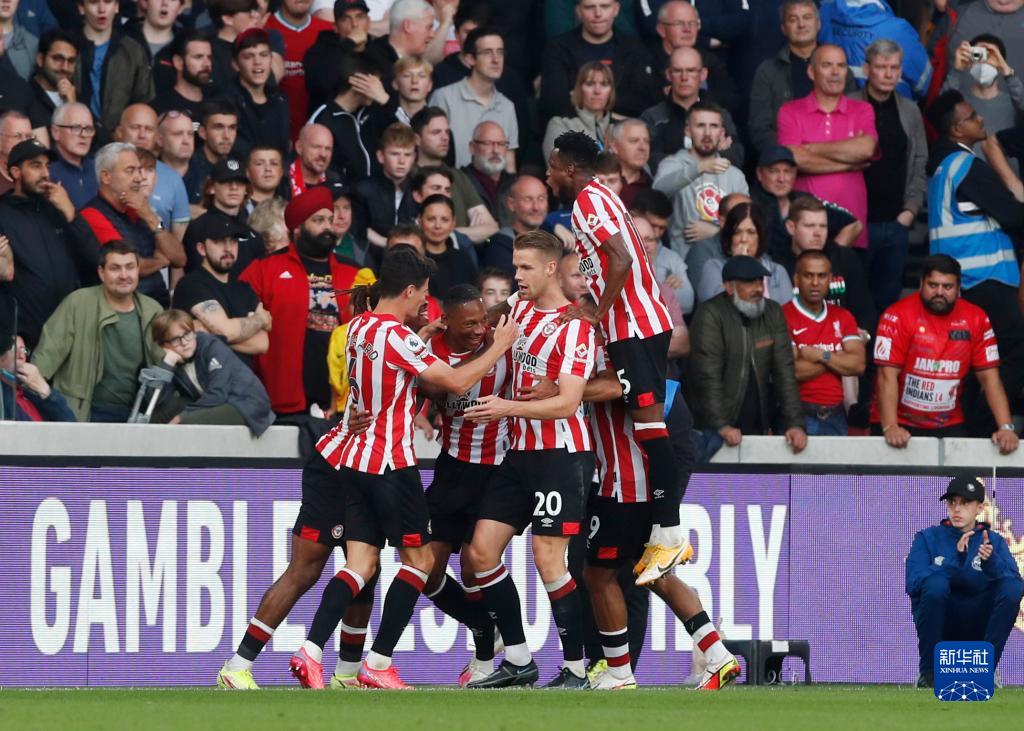 达成尤文生涯200场里程碑，洛卡特利获赠纪念球衣