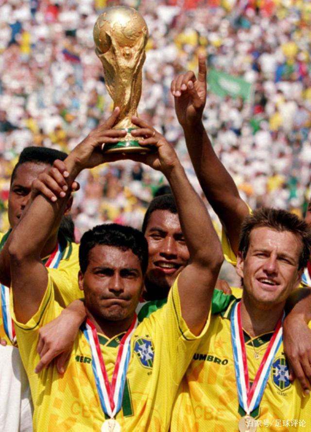 佛罗伦萨连续8场不胜，赛后哲科拿着扩音器与球迷沟通