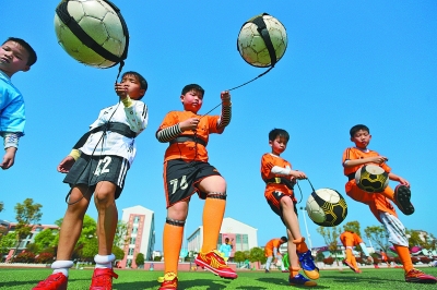 马刺队记：文班亚马＆卡斯尔后续与球队会合，但无法保证出战