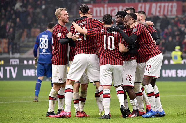 萨拉赫公开炮轰利物浦：若离队沙特高薪与欧洲降薪二选一（萨拉赫怒斥利物浦：若离队，只能在沙特高薪与欧洲降薪间抉择）