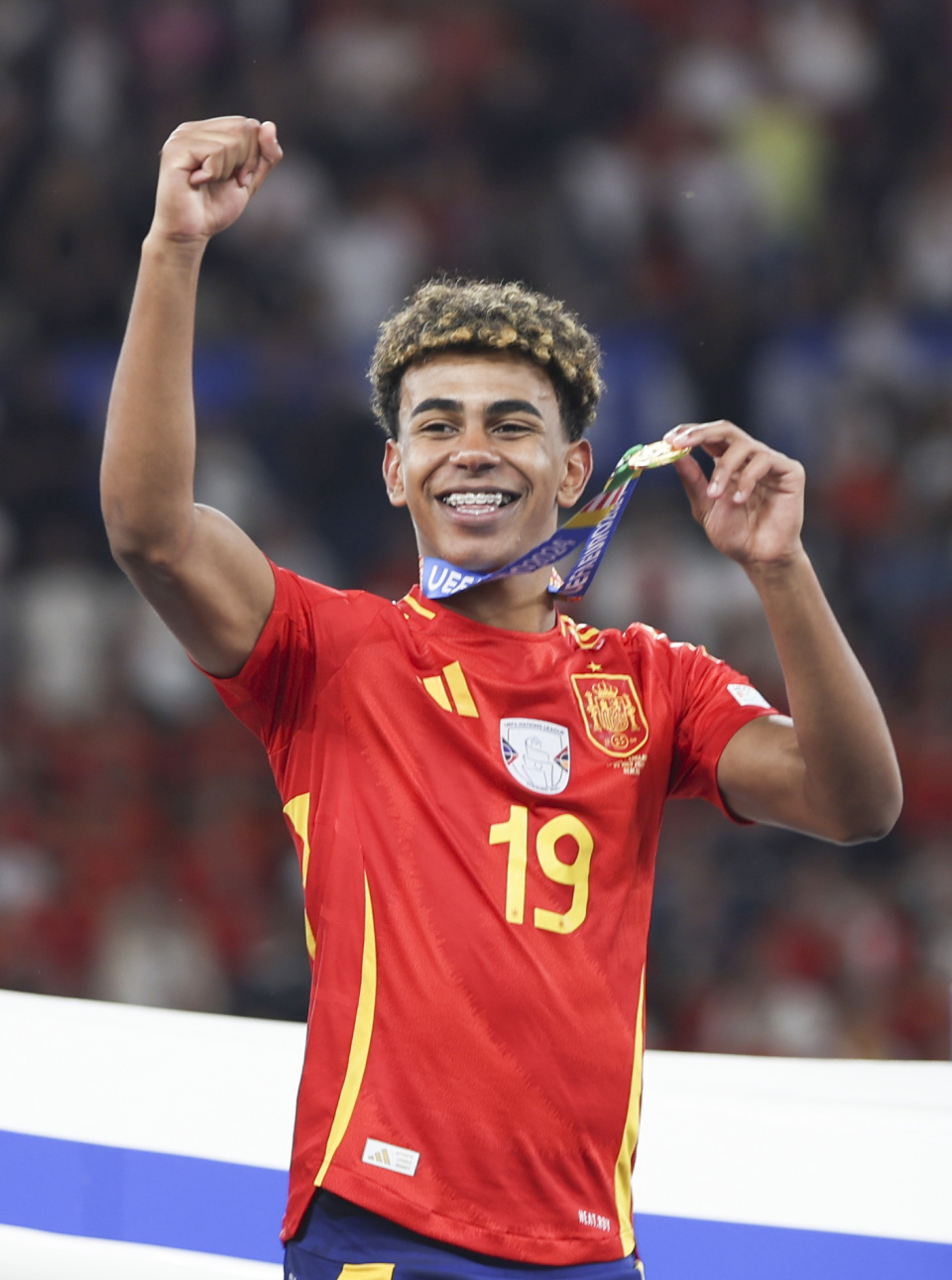 36岁中国短跑名将苏炳添社媒发布长文，宣布自己正式退役