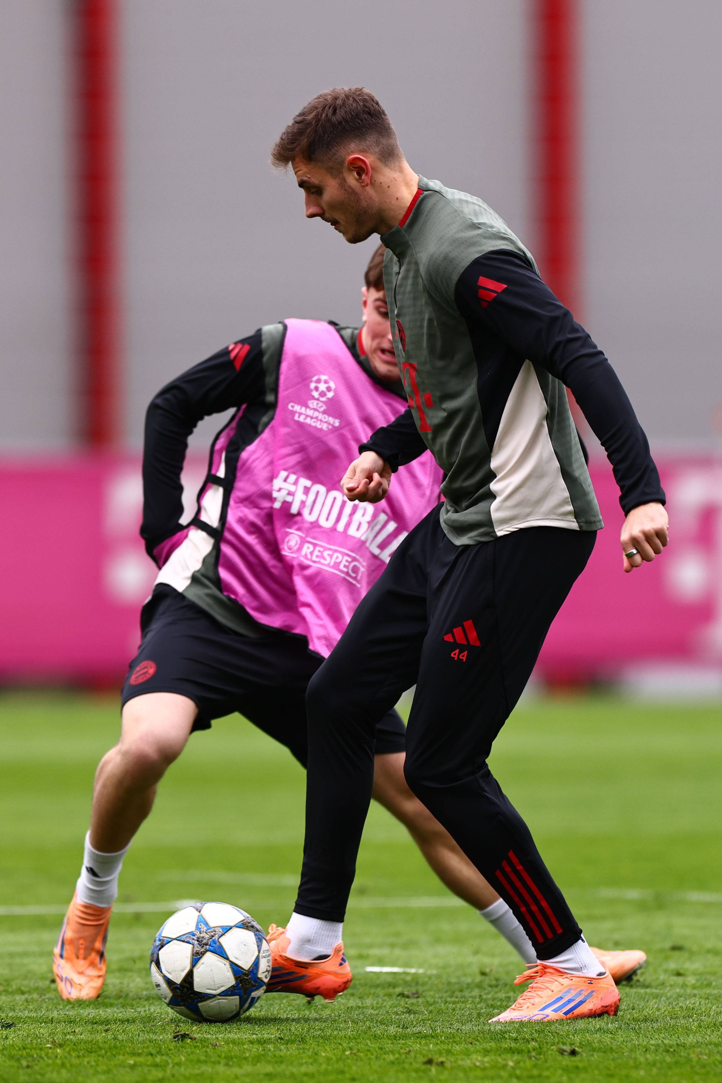 汉堡2-1斯图加特，法比奥-维埃拉破门，格拉策尔建功