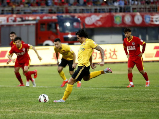 官方和三个媒体平台评选的2025中超最佳球员、教练、阵容对比（2025中超官方与三大媒体评选对比：最佳球员、教练与阵容）