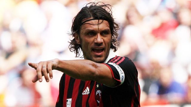 喀麦隆体育部长与足协主席埃托奥决裂，前者指责后者操纵选举（喀麦隆体育部长与足协主席埃托奥反目，部长指控其操纵选举）