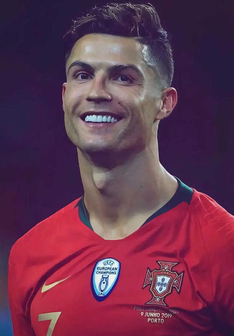 澳超半场：皮埃利亚斯染红，十人阿德莱德联暂2-1墨尔本城（澳超半场战报：皮埃利亚斯被罚下，少一人的阿德莱德联暂2-1领先墨尔本城）