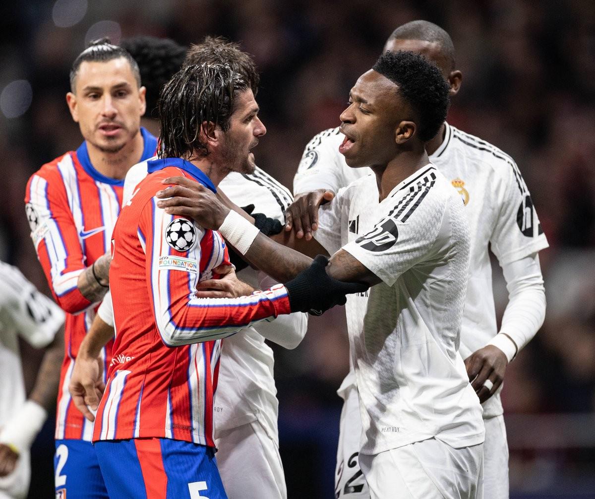 亚精英赛半场：陈威屡献神扑力保城池，海港0-0柔佛新山